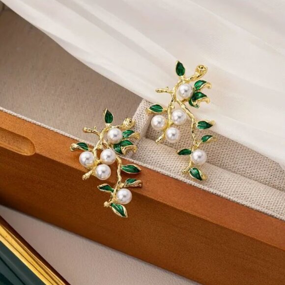 NEW Chelsea Pearl Studded 18K Gold Plated Branch Statement Earrings - Picture 3 of 5